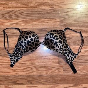 Victoria’s Secret bombshell plunge bra